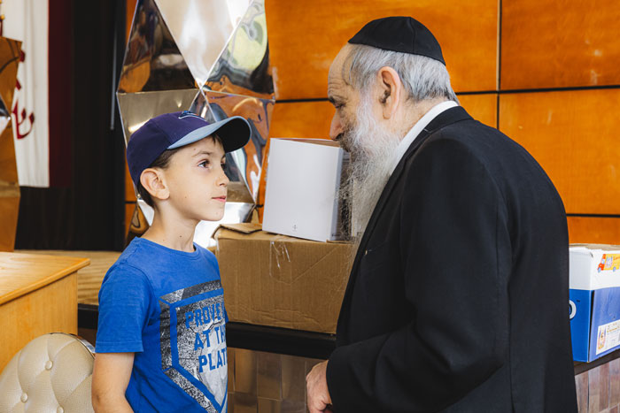Rabbi Mintz speaking to a child